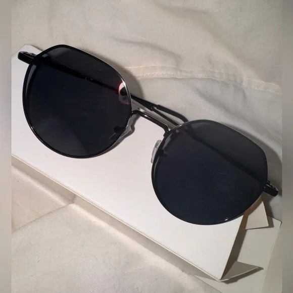 Black sunglasses NEW - Picture 1 of 3